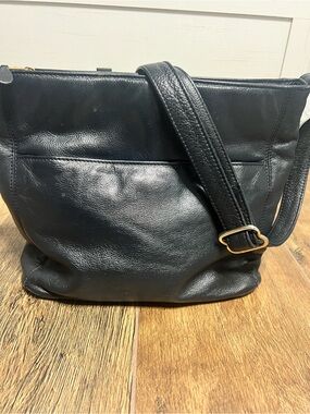 ili New York & Toronto Black Genuine Leather Shoulder Bag Hobo Classic